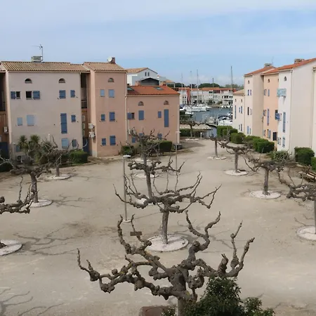 Les Capellans Port D'attache * سان سيبريان